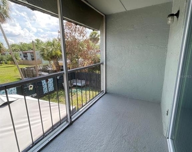 2835 Somerset Park Drive - Photo Thumbnail 12