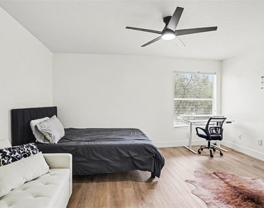 8105 River Mont Way - Photo Thumbnail 15