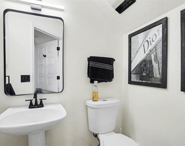 8105 River Mont Way - Photo Thumbnail 20