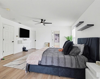 8105 River Mont Way - Photo Thumbnail 10