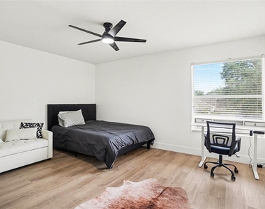 8105 River Mont Way - Photo Thumbnail 14
