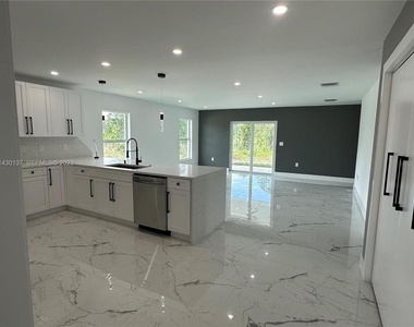 1125 Milwaukee Boulevard - Photo Thumbnail 5
