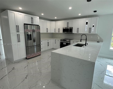 1125 Milwaukee Boulevard - Photo Thumbnail 3