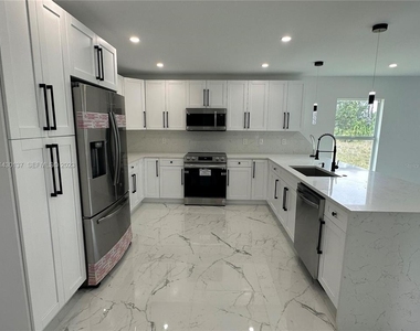 1125 Milwaukee Boulevard - Photo Thumbnail 2