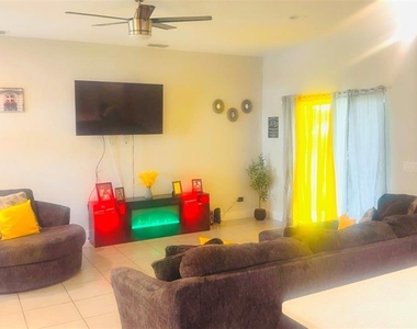 305 Elderberry Court - Photo Thumbnail 5