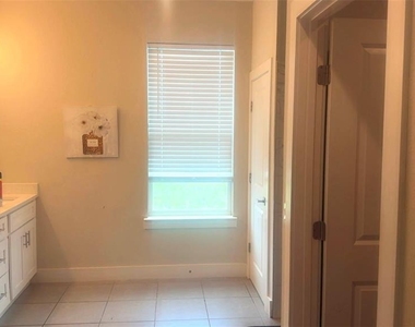 305 Elderberry Court - Photo Thumbnail 29