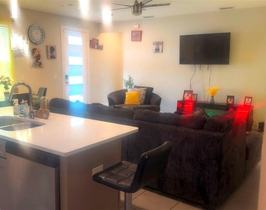 305 Elderberry Court - Photo Thumbnail 10