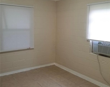 1809 Sw 3rd Street - Photo Thumbnail 3