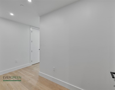 80 Linden Blvd - Photo Thumbnail 12