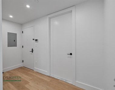 80 Linden Blvd - Photo Thumbnail 11