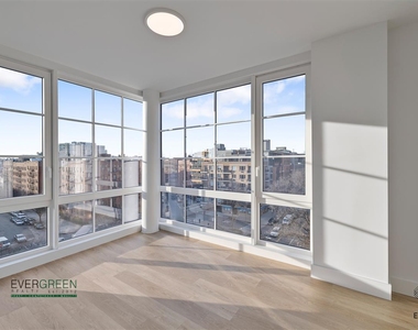 80 Linden Blvd - Photo Thumbnail 4