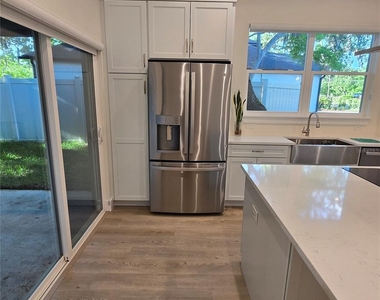 106 Lake Drive - Photo Thumbnail 7