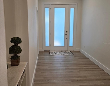 106 Lake Drive - Photo Thumbnail 2