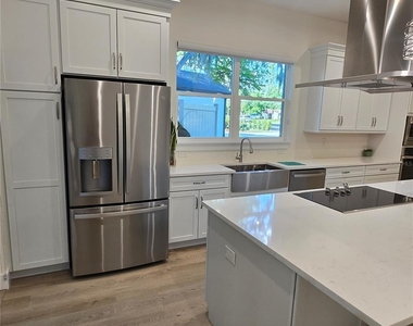 106 Lake Drive - Photo Thumbnail 6