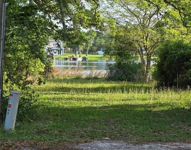 106 Lake Drive - Photo Thumbnail 19