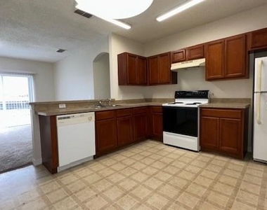 939 Halifax Drive - Photo Thumbnail 8