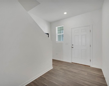 840 Grandin Street - Photo Thumbnail 3