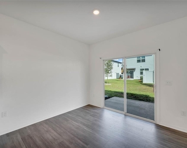 840 Grandin Street - Photo Thumbnail 8