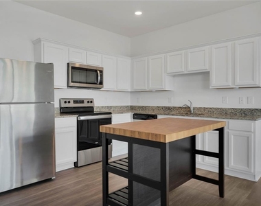 840 Grandin Street - Photo Thumbnail 2