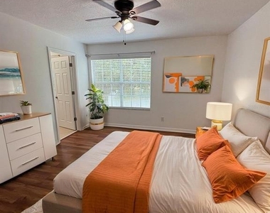 2875 Sunstone Drive - Photo Thumbnail 5