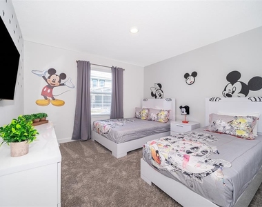 1164 Kingsbarn Street - Photo Thumbnail 5