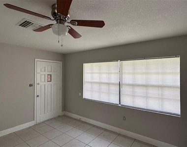 210 N Lone Oak Drive - Photo Thumbnail 2