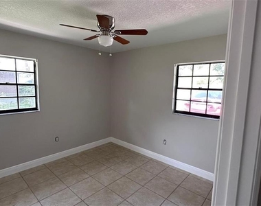 210 N Lone Oak Drive - Photo Thumbnail 3