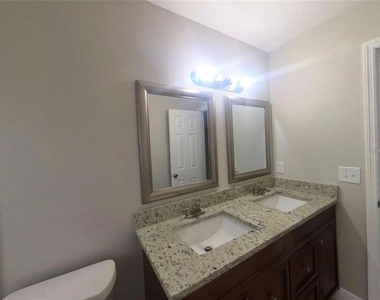210 N Lone Oak Drive - Photo Thumbnail 7