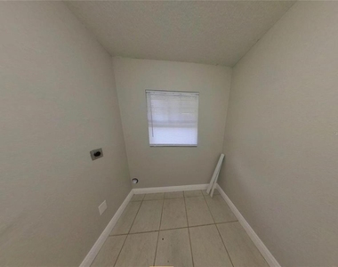 210 N Lone Oak Drive - Photo Thumbnail 5