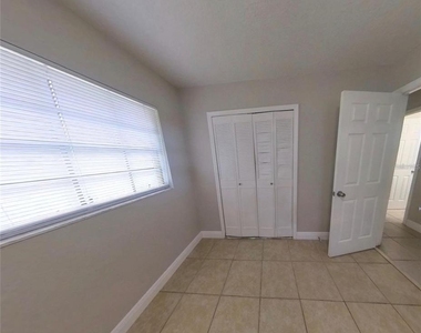 210 N Lone Oak Drive - Photo Thumbnail 6