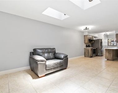 3528 Bay Ct - Photo Thumbnail 13