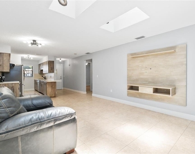 3528 Bay Ct - Photo Thumbnail 12