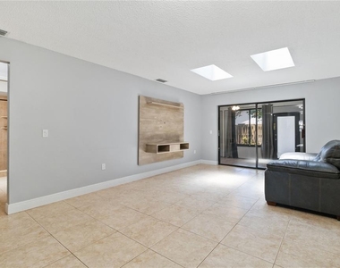 3528 Bay Ct - Photo Thumbnail 14