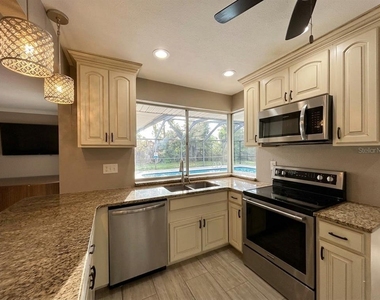 116 Holmes Place - Photo Thumbnail 6