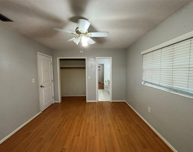 116 Holmes Place - Photo Thumbnail 13