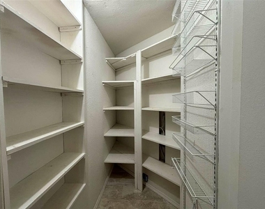 116 Holmes Place - Photo Thumbnail 7