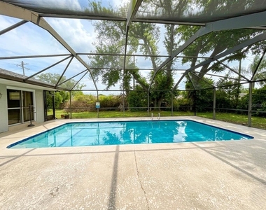 116 Holmes Place - Photo Thumbnail 19