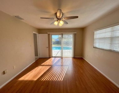 116 Holmes Place - Photo Thumbnail 15