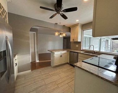 116 Holmes Place - Photo Thumbnail 5
