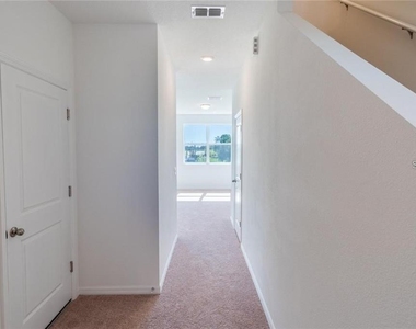 342 Madison Drive - Photo Thumbnail 5