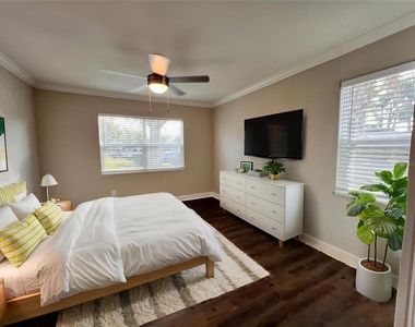2536 Woodgate Boulevard - Photo Thumbnail 12