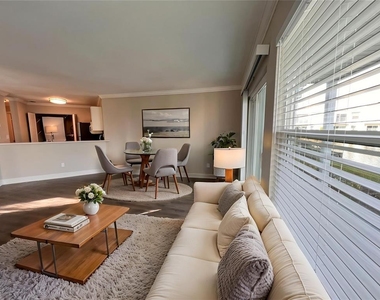 2536 Woodgate Boulevard - Photo Thumbnail 8