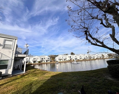 2536 Woodgate Boulevard - Photo Thumbnail 6