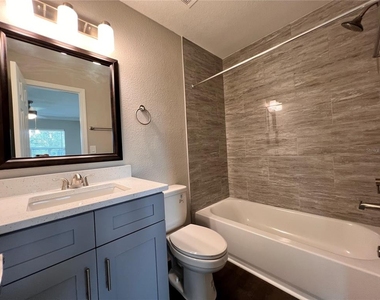 2536 Woodgate Boulevard - Photo Thumbnail 16