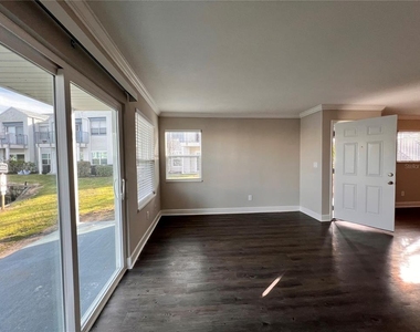 2536 Woodgate Boulevard - Photo Thumbnail 2