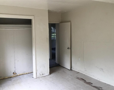 3320 Lincoln Street - Photo Thumbnail 5