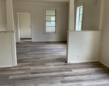 417 Maple Street - Photo Thumbnail 5