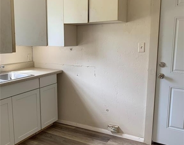 417 Maple Street - Photo Thumbnail 3