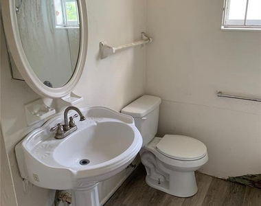 417 Maple Street - Photo Thumbnail 2