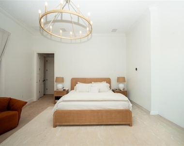 719 Eastlawn Drive - Photo Thumbnail 12